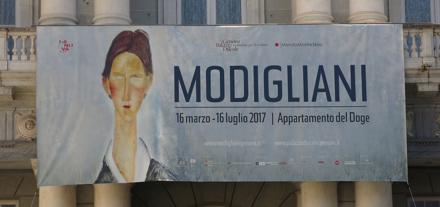 Figura 2: visuale dell’entrata della mostra a Genova (fonte: Wikimedia Commons)