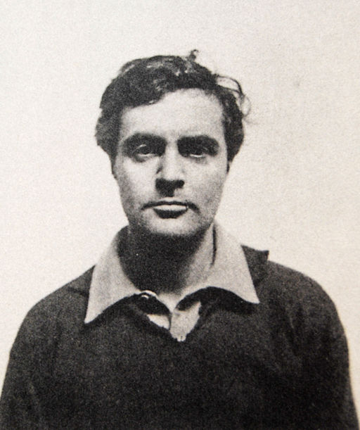 Figura 1: Amedeo Modigliani in una foto dopo aver perso i propri documenti nel 1918 a Nizza
